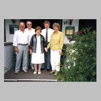 059-1025 August 1990 vor dem Borgfelder Landhaus. Herta Engels feiert ihren 78. Geburtstag mit ihren Kindern Horst, Helmut, Hans und Grete..JPG